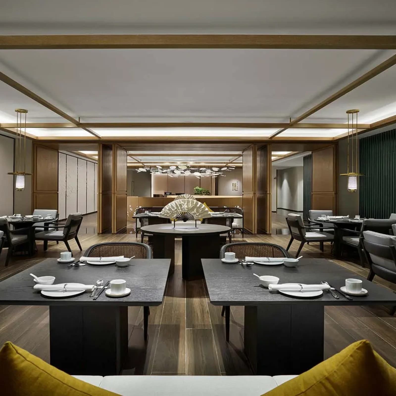1600 x 1600 dining zhq.jpg