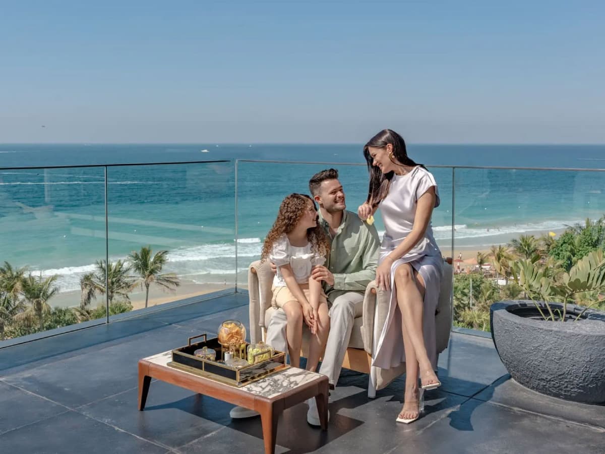 bt-dubai-offer-stay-longer-family.jpg